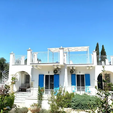 Апартаменты Jalna - Stunning Sea & Mountain Views With Pool -